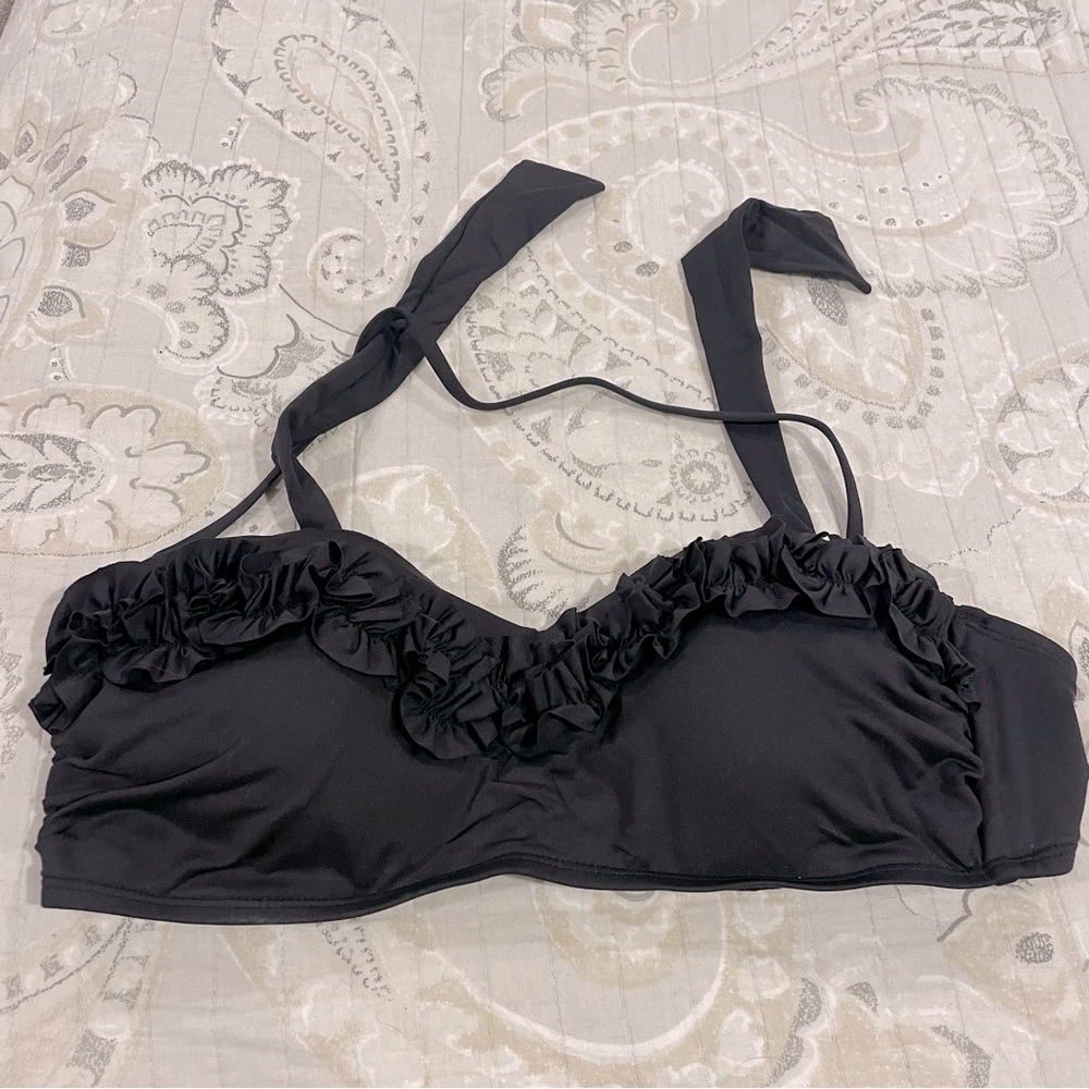 NWOT Kenneth Cole Black Ruffled Bikini Top